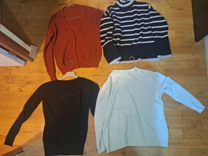 Lot 4 pulls femme dont un cardigan taille L
