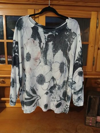 Pull fin fleuris Si belle en xl taille 48