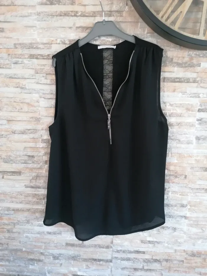 Blouse / haut noir  avec dentelle gemo taille 38