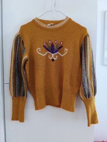 Pull Vintage moutarde détails bijoux et rayures, made in Italy taille M