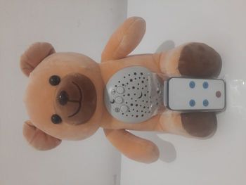 Peluche bébé musicale équipée de télécommande en LED avec 70 chansons, état neuf