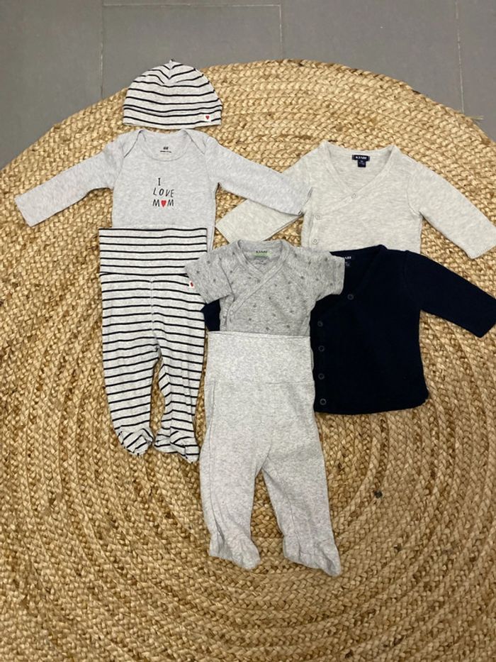 Lot de 7 pièces Kiabi et H&M taille 1 mois