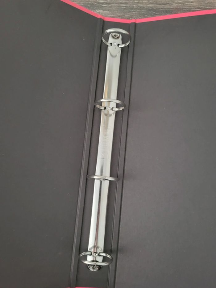 Classeur A4 4 anneaux fuchsia - photo numéro 3