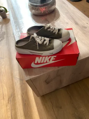 🔥 Mules Nike Hermosa Wmns – Rare Vintage – Taille 37,5 Kaki