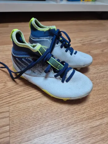 Chaussures de foot taille 28