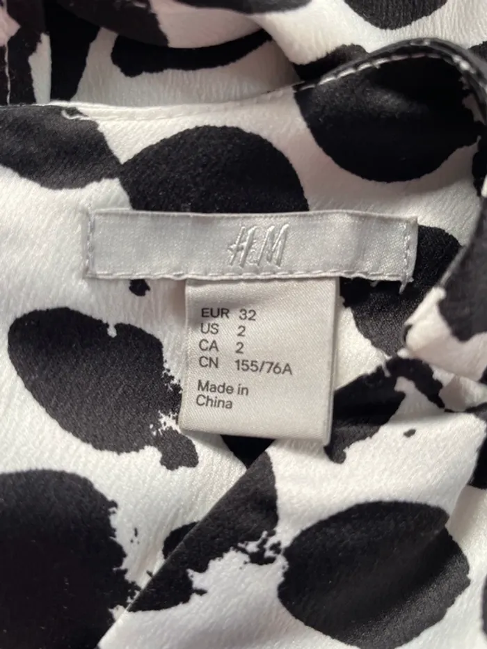 Robe courte H&M noire et blanche 32 - photo numéro 5