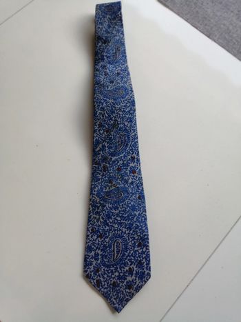 cravate imprimée bleu 100 % soie