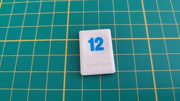 Tuile chiffre 12 douze bleu jeu de société Rummikub Le rami des chiffres jeu de voyage Hasbro #C68