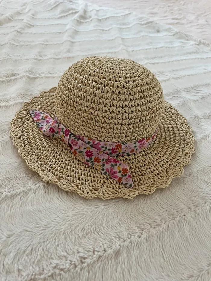 Chapeau de paille neuf