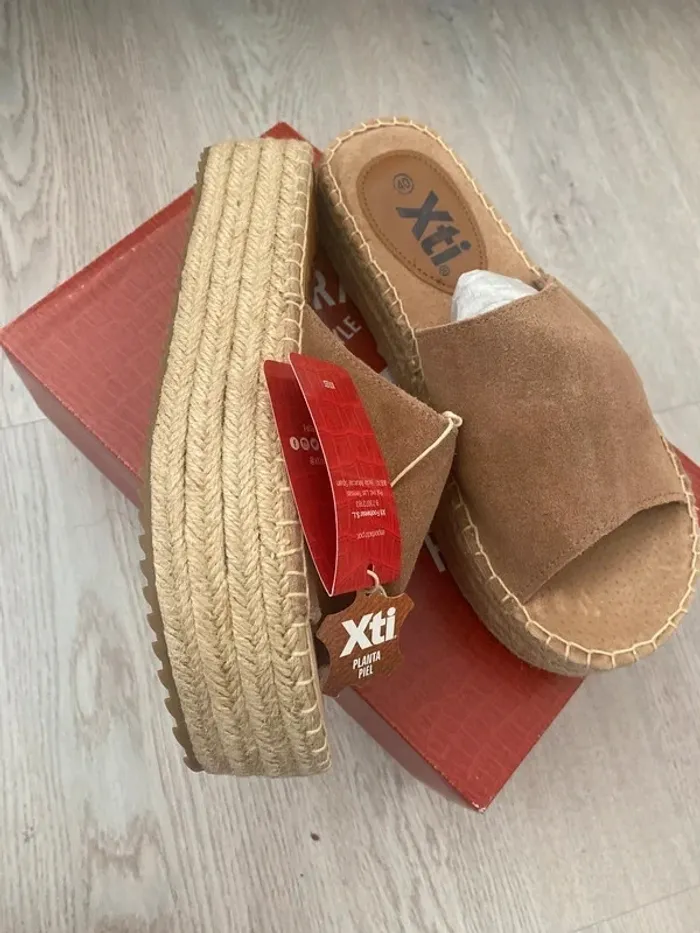Chaussures sandales espadrilles en cuir pointure 40 XTI Neuves Hauteur talon 4,5 cm - photo numéro 3