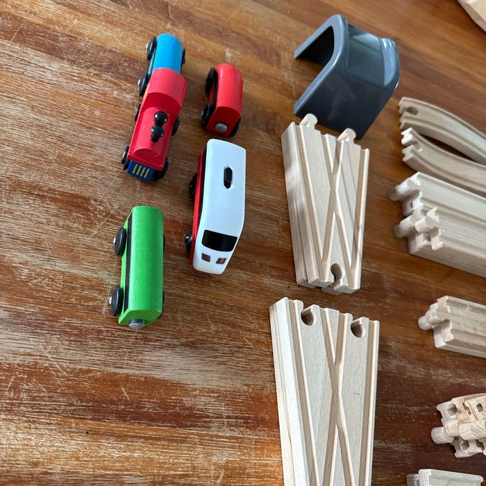 IKEA, circuit en bois, nombreuses pièces plus locomotive - photo numéro 4