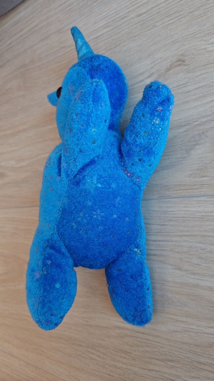Peluche licorne 🦄 bleu brillante - photo numéro 2