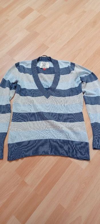 Pull col V rayé taille L esprit