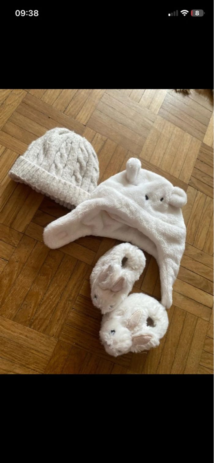 Lot 2 bonnets et des chaussons lapin pour bébé - photo numéro 2
