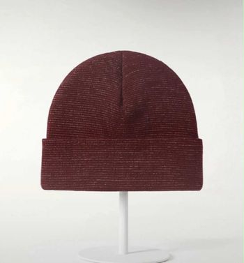 🧶Bonnet en tricot bordeaux à détails argentés – Taille Unique • Storytelling