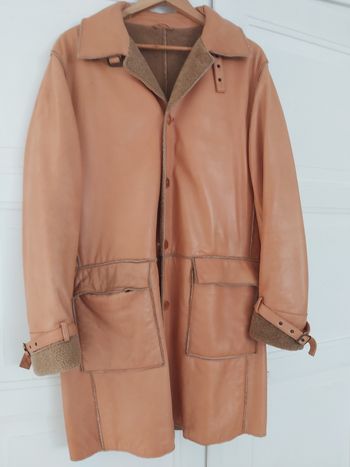 Manteau en peau de mouton naturel.