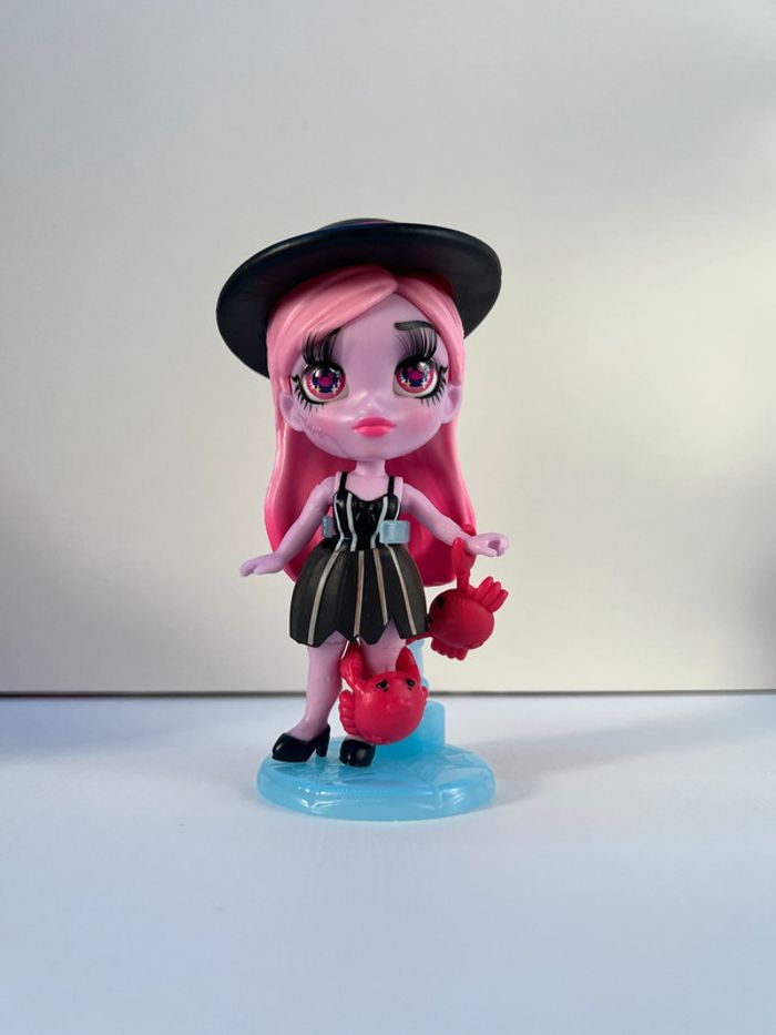 Zombaes forever - She's Crabby
