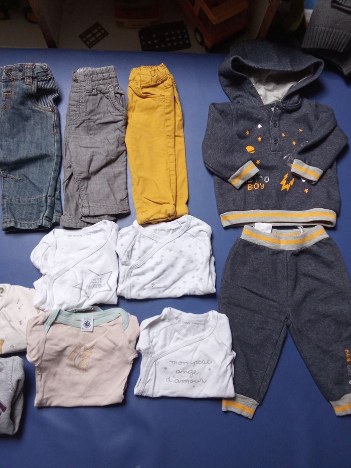 Trousseau, Lot de 17  vêtements  hiver,  bébé garçon 6 mois, salopette, bodys, pull, gilet, jogging, jeans, bodys - photo numéro 3