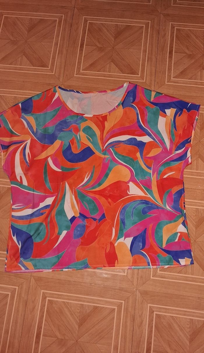 Blouse/tee shirt Shein. 44.