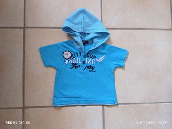 T-shirt à capuche taille 6 mois