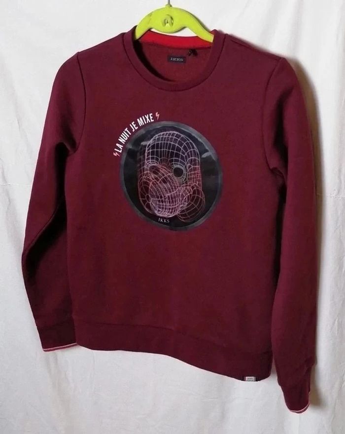 Sweat rouge Bordeaux motif lenticulaire tête de mort / casque IKKS - photo numéro 9