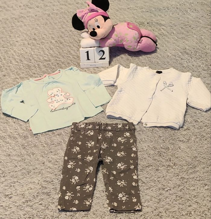 Ensemble de vêtements T:12 mois.