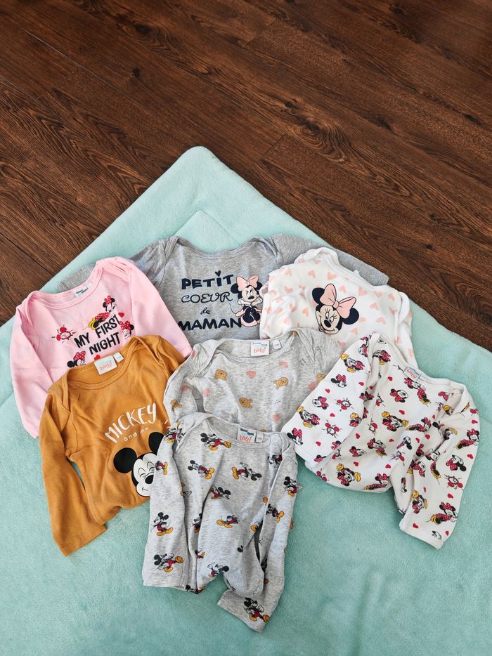 Lot de 7 bodys en 12 mois