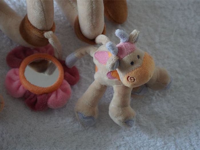 Spirale d'activités en velours beige/rose/orange/bleue pour bébé - photo numéro 4