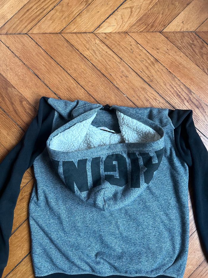 Très beau Gilet gris et noire taille 10/12 ans - photo numéro 6