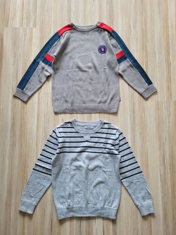 Lot de 2 pulls garçon 8 ans, marque Okaidi et Coccodrillo.
Très bon état.