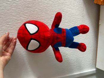 peluche spiderman