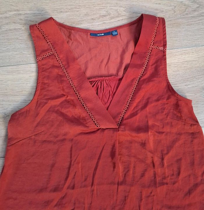 Blouse/Débardeur col V brique/terra cota kiabi taille S - photo numéro 4