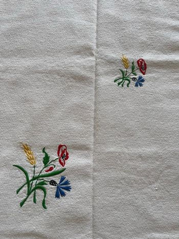 Nappe lin brodé main/12 serviettes/10 carrés - photo numéro 2