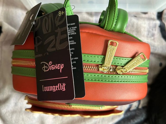 Sac à dos loungefly Disney thème Noël hiver cheminée - photo numéro 9