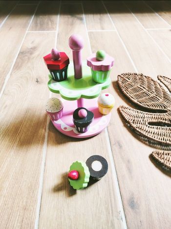 🍰Jeu d'imitation - Dinette /présentoir en bois avec gateaux/pâtisseries à scratch - 