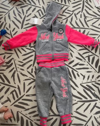 Ensemble jogging New York fille 6 mois