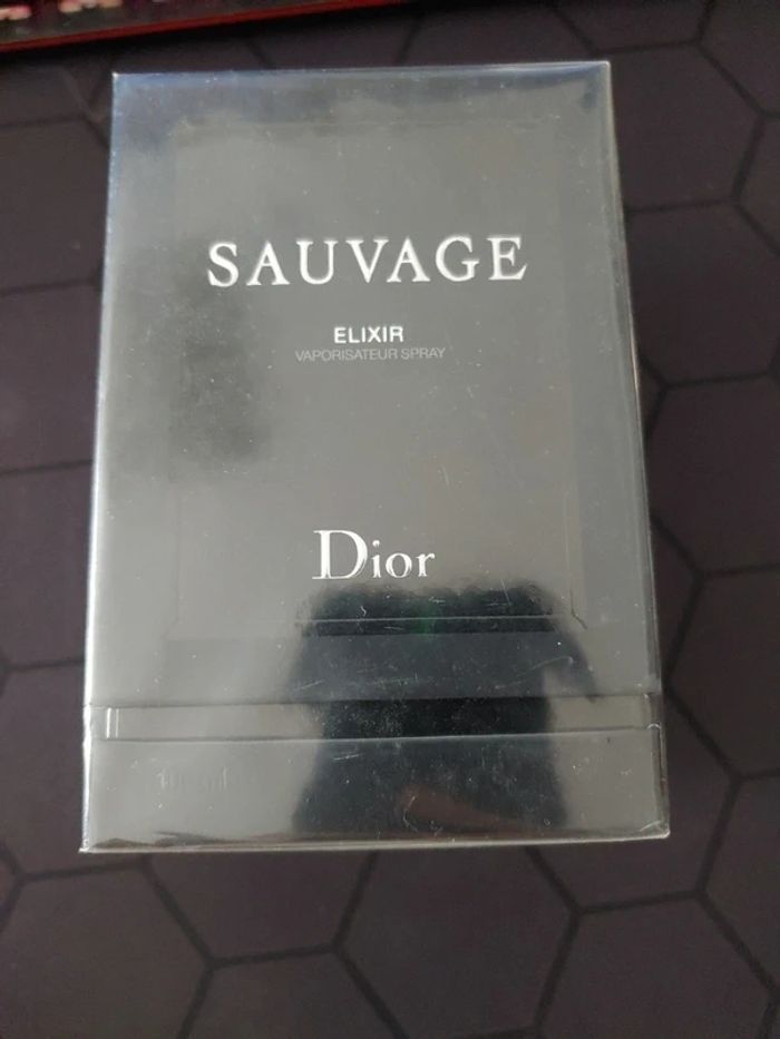 Neuf avec étiquette Dior