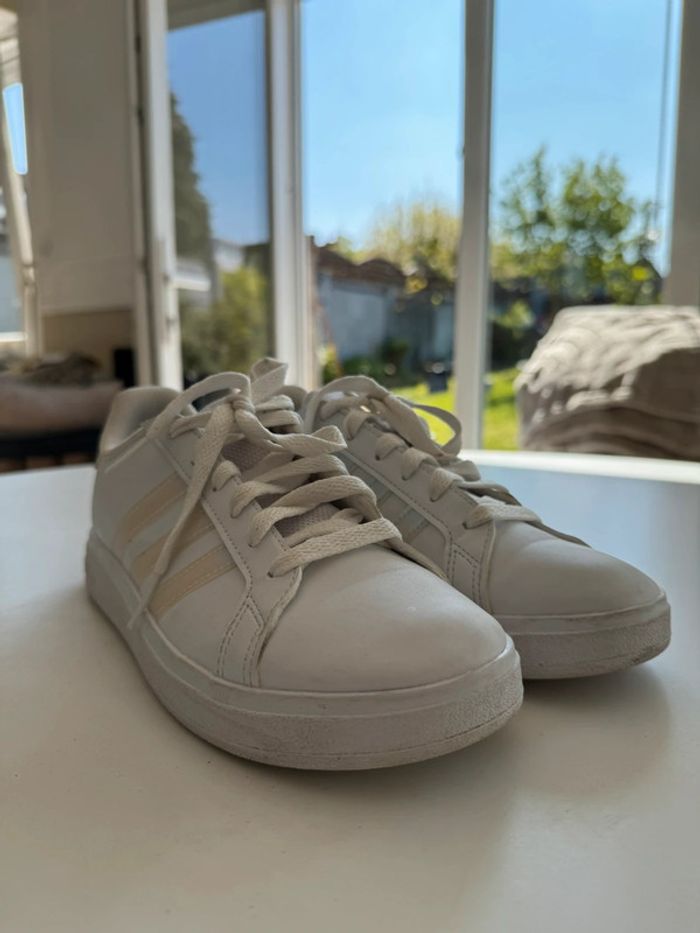 Baskets Adidas blanches taille 36 – Très bon état - photo numéro 4