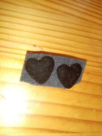 Bouclo d'oreille vintage cœur noir tissu