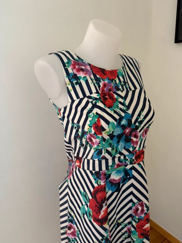 Robe mi-longue en très bon état bleu à fleur taille 40 bleu d’azur - photo numéro 2