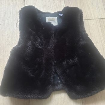 Gilet sans manche noir effet moumoute 3 ans