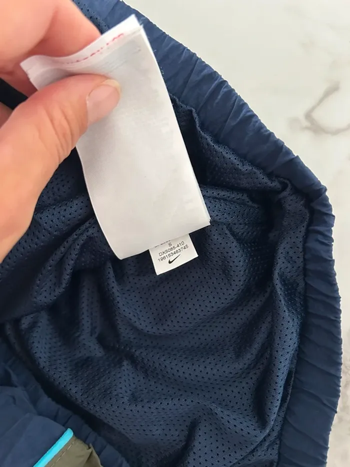 Veste Nike taille 8/10 ans - photo numéro 5