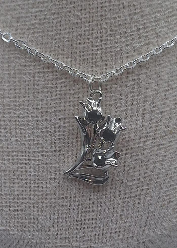 Collier 3 fleurs - photo numéro 2