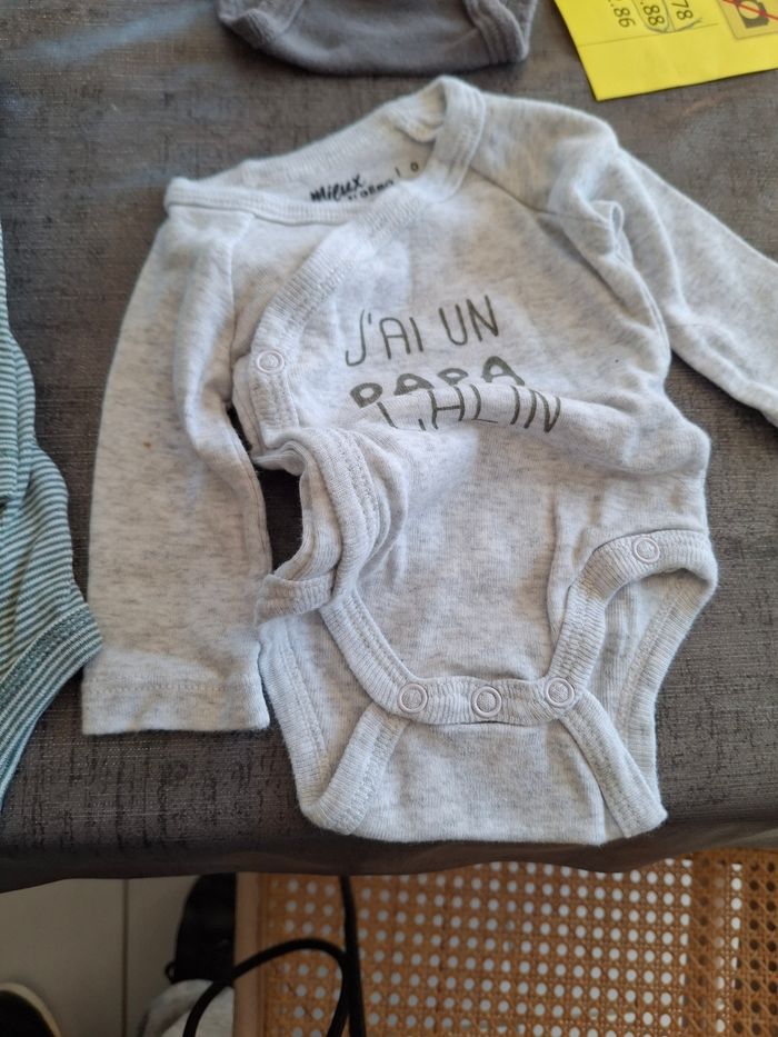 Vends 10 Bodys naissance garçon bébé - photo numéro 10
