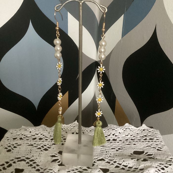 Boucles oreilles pendentifs marguerite perles