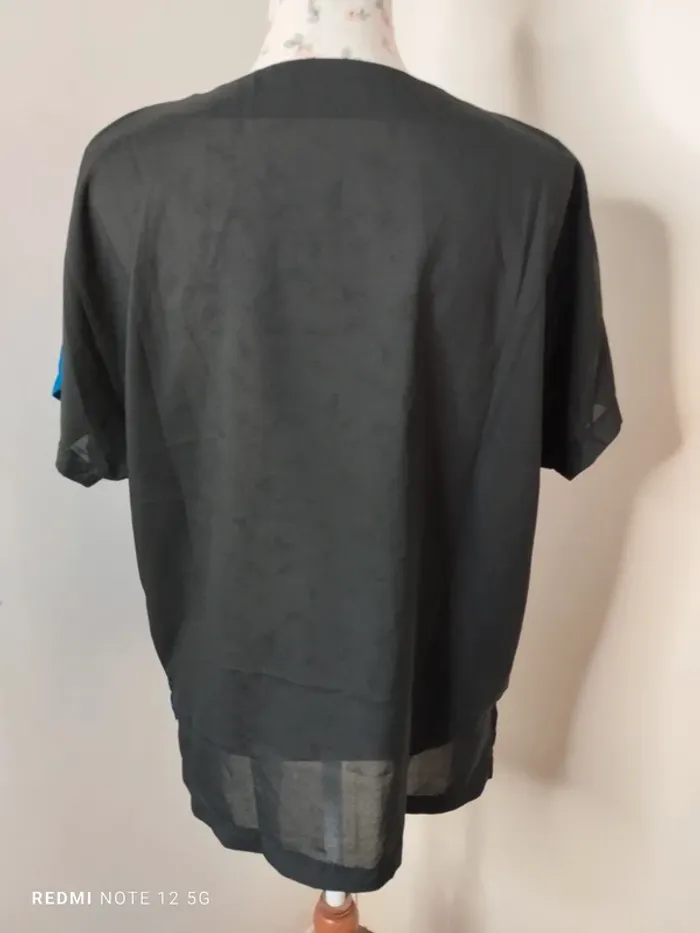 Jolie blouse bicolore 65% Viscose et 30% Soie taille L/XL - photo numéro 3