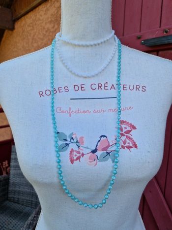 Lot de 2 colliers bleu clair et blanc