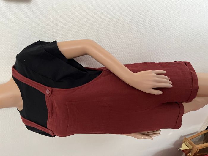 Combi short bordeaux taille 40, 100 % coton T-shirt noir non fourni - photo numéro 2