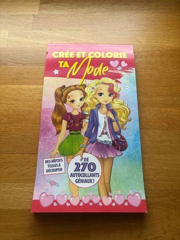 Coloriage et gommettes mode Neuf