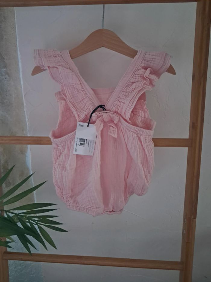 Neuf avec 🏷 Barboteuse en gaze de coton rose pâle 6 mois - photo numéro 2